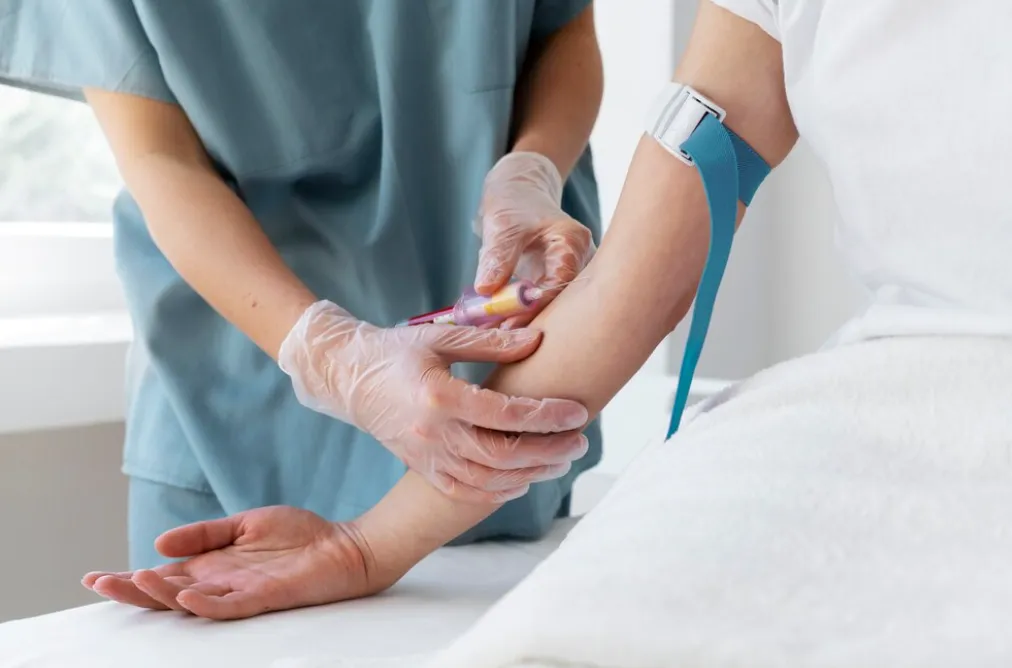 Healthcare provider performing IV therapy in Jacksonville FL for hydration, wellness support, and recovery treatment