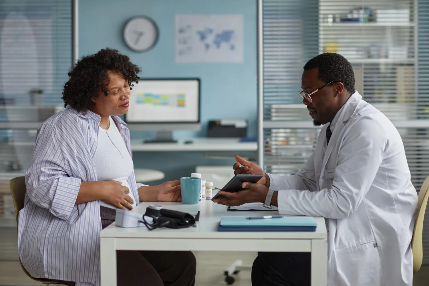 Doctor consulting female patient about women weight loss program at weight loss clinic Jacksonville for personalized obesity management
