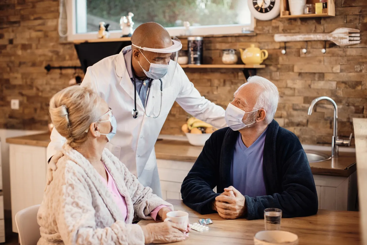 Geriatric doctor in Jacksonville visiting older adults at home to provide personalized medical care, chronic disease management, medication reviews, and preventive healthcare for seniors.